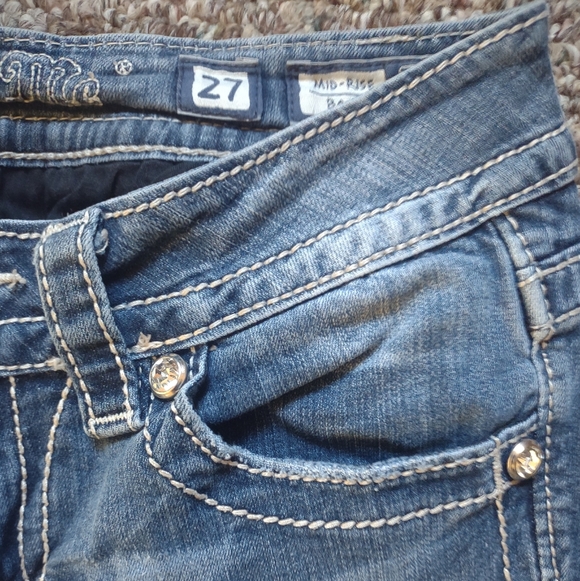 Miss Me Mid Rise Boot 27x32 - Picture 5 of 5